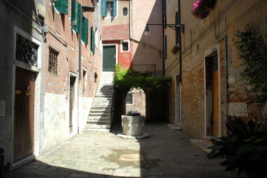 Dorsoduro - Corte Della Comare Венеция Экстерьер фото